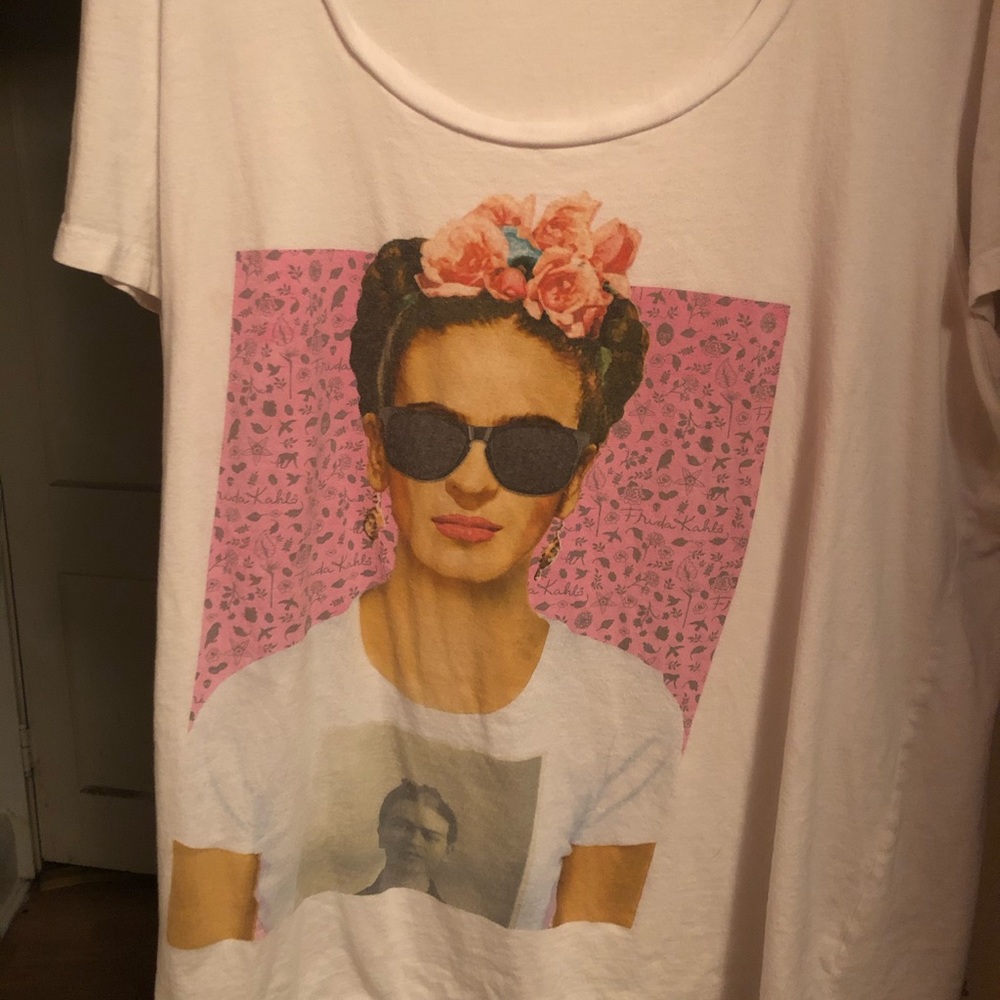 Woman’s torrid t shirt sz 3